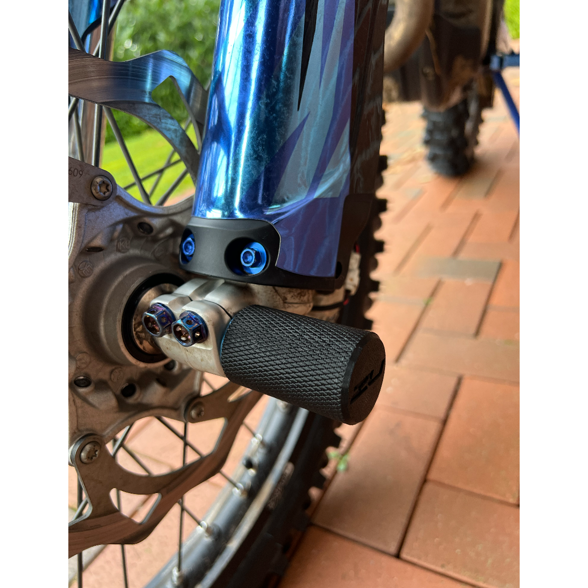Crash pegs - Maximum protection for your bike