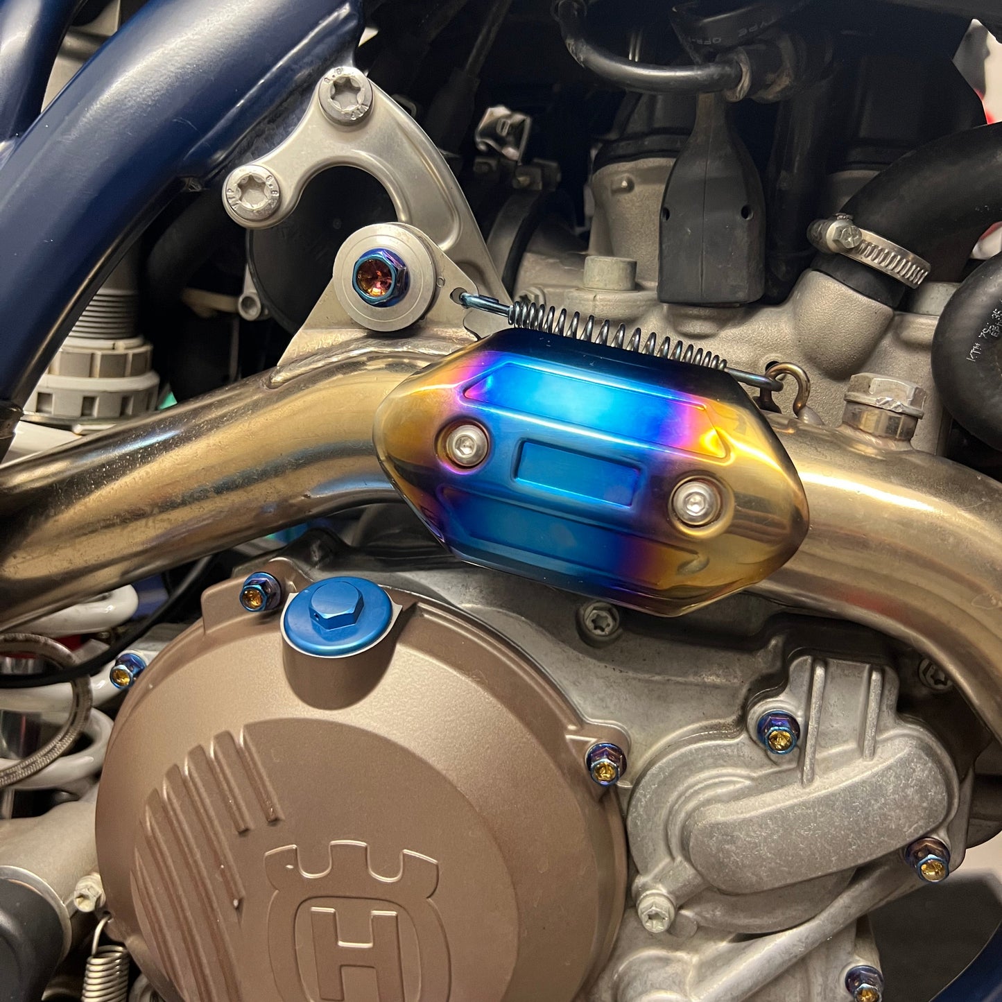 Exhaust header protection titanium look - KTM/Husqvarna/GasGas